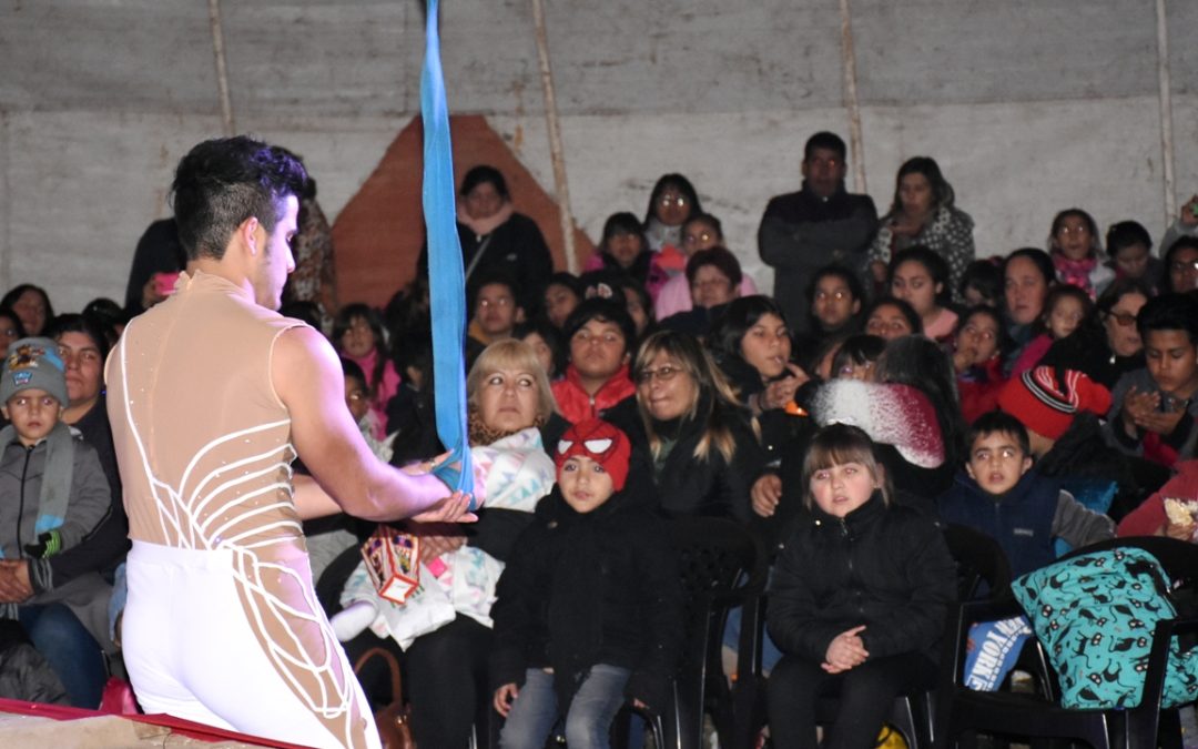 NIÑOS DE COMEDORES Y MERENDEROS DISFRUTARON DEL CIRCO EN MERLO