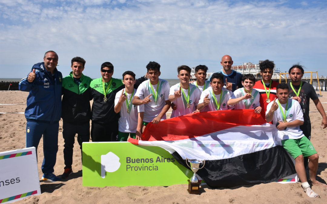 FÚTBOL PLAYA SE QUEDÓ CON LA DORADA