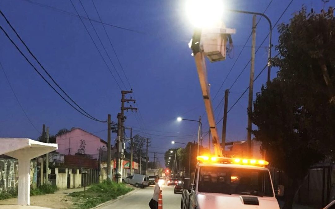 NUEVAS LUMINARIAS LED EN CALLE COLOMBIA DE LIBERTAD