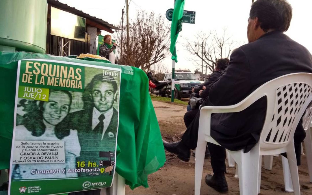 ESQUINAS DE LA MEMORIA: HOMENAJE A GRACIELA DEVALLIS Y OSVALDO PAULÍN