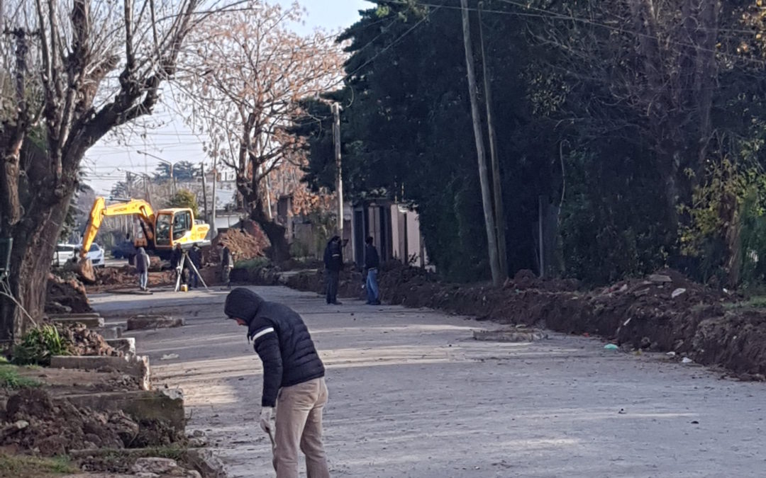 AVANCE DE LAS OBRAS DE PAVIMENTACIÓN EN EL PARQUE SAN MARTÍN