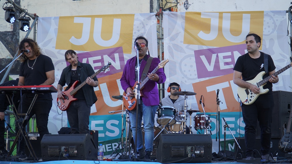 MERLO ROCK EN LA PLAZA ROSMI