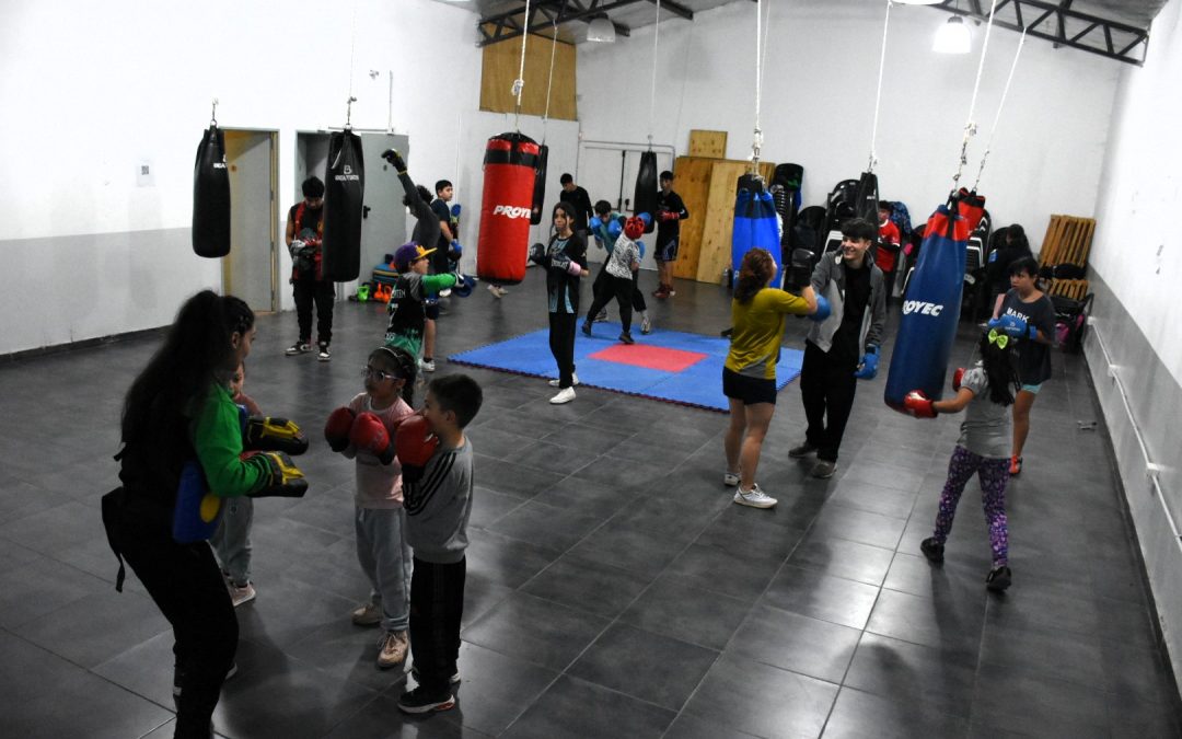 CLASES GRATUITAS DE BOXEO PARA LOS CHICOS DE MERLO