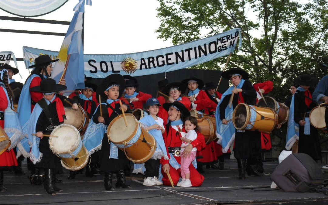 MERLENSES DISFRUTARON DE LA MARCHA DE LOS BOMBOS