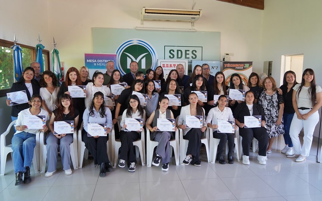 ENTREGA DE DIPLOMAS A ESTUDIANTES MERLENSES