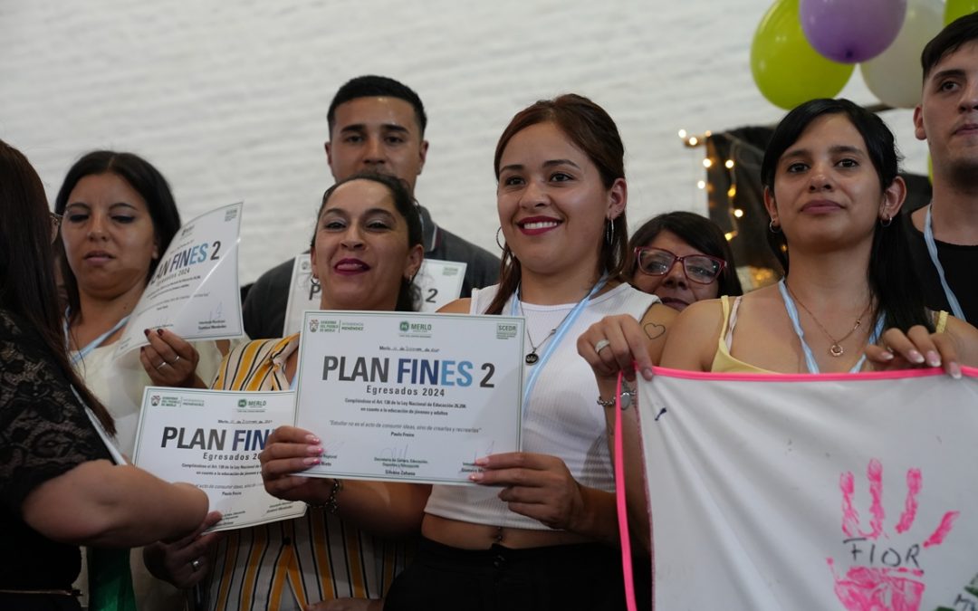 ENTREGA DE DIPLOMAS DEL PLAN FINES