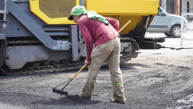 AVANZA LA OBRA DE REPAVIMENTACIÓN EN MERLO